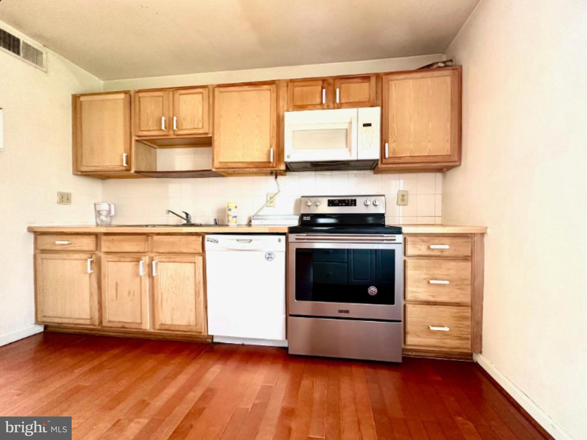 8357 Luce Court Springfield, VA 22153 - Photo 11 of 28 Kitchen