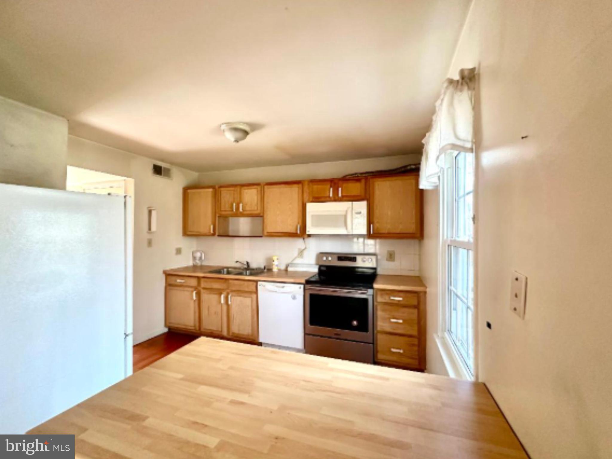 8357 Luce Court Springfield, VA 22153 - Photo 12 of 28 kitchen