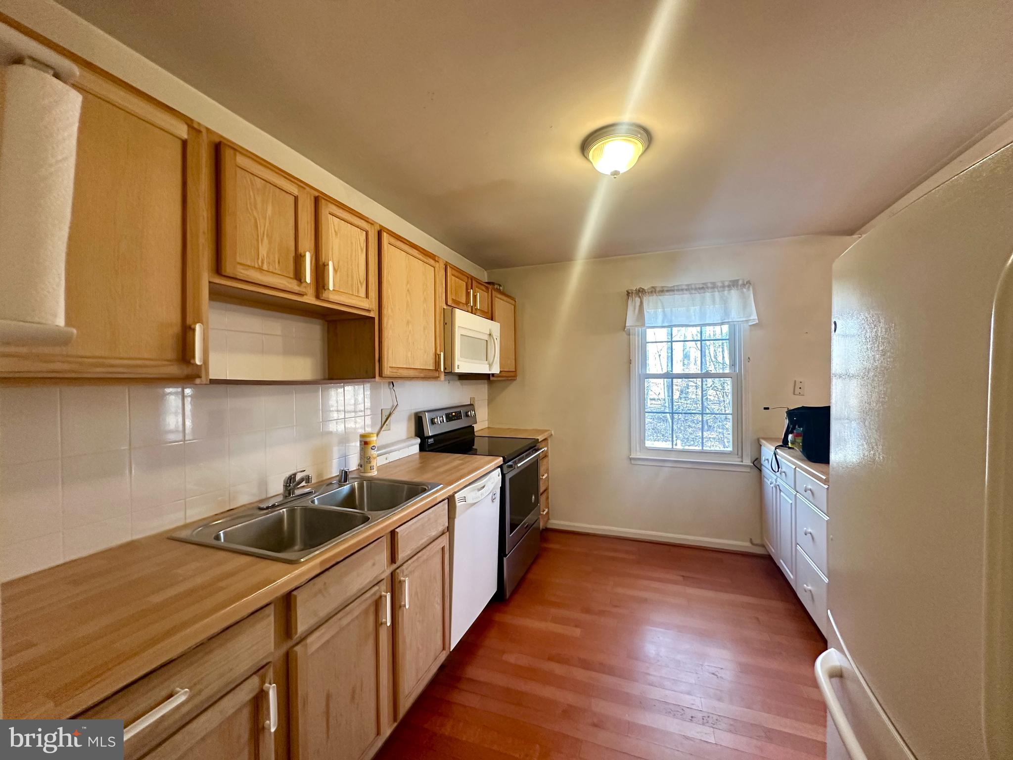 8357 Luce Court Springfield, VA 22153 - Photo 8 of 28 kitchen