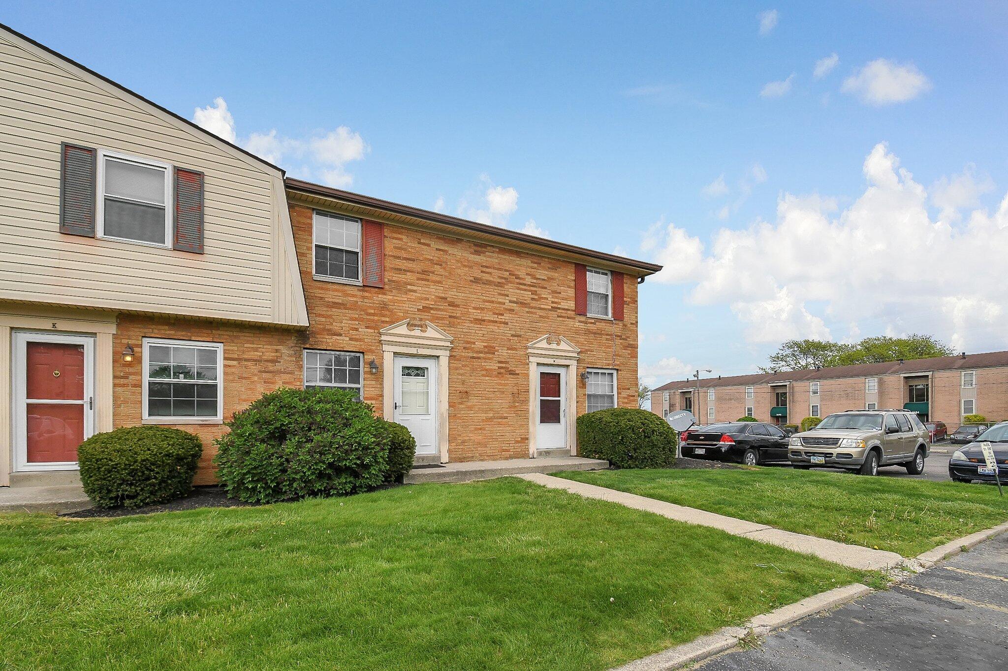 5696 Beechcroft Road, Unit M Columbus, OH 43229 - Photo 6 of 27 5-web-or-mls-5696-beechcroft-rd-m