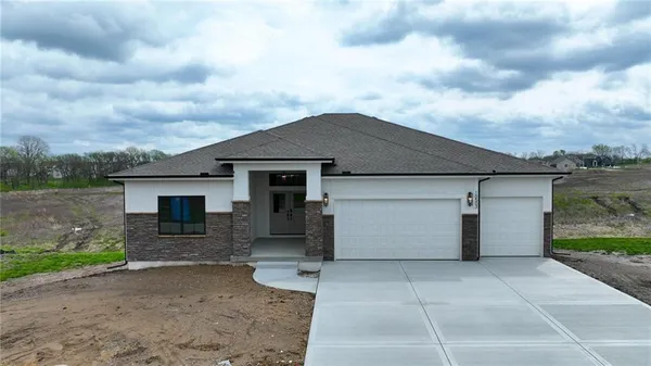 $699,999 | 10503 North Liberty Street, Kansas City, MO 64155