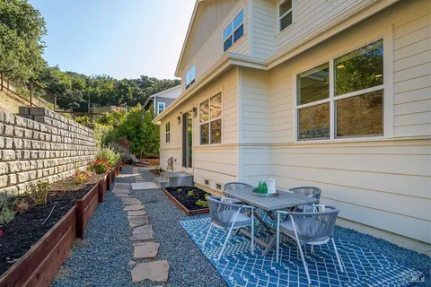 $1,849,000 | 11 Zandra Place, Novato, CA 94945