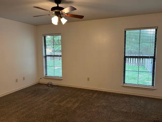 $1,400 | 19542 County Road 4108, Lindale, TX 75771