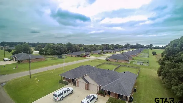 a view of a livingroom with a ceiling fan