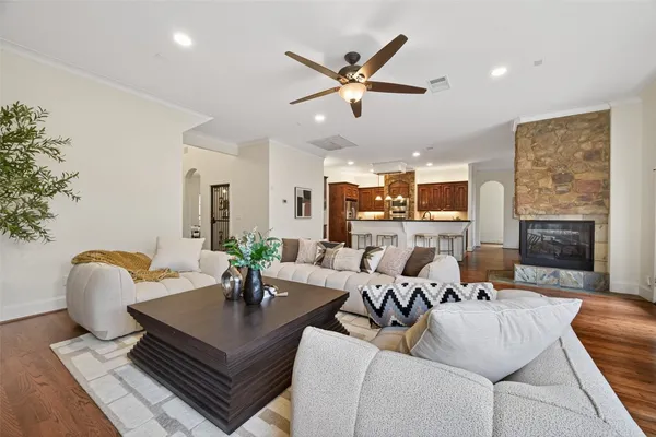 $1,390,000 | 4711 Welford Drive, Bellaire, TX 77401