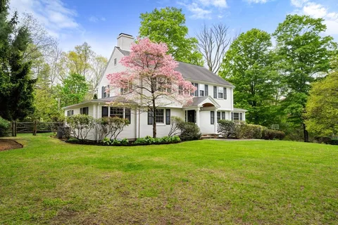 $1,750,000 | 12 Greystone Road, Dover, MA 02030