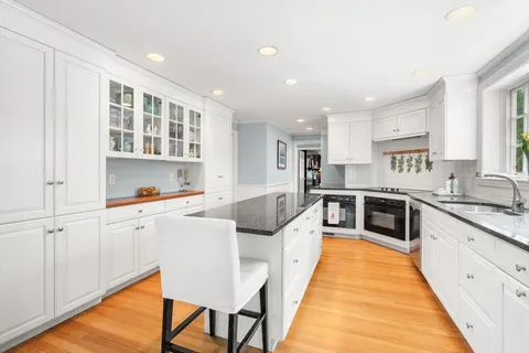 $1,750,000 | 12 Greystone Road, Dover, MA 02030