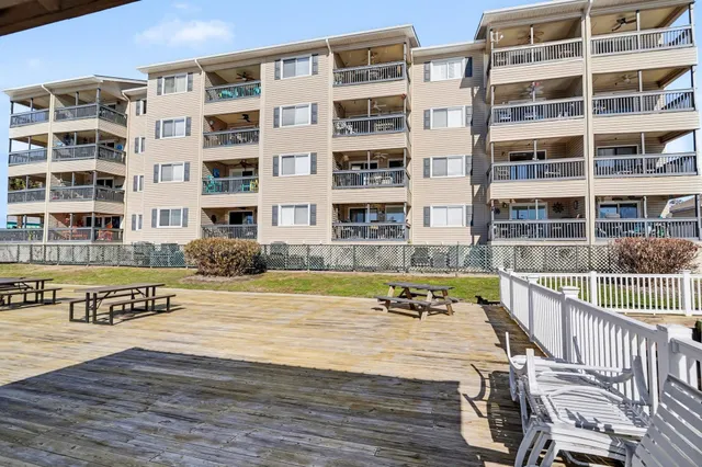 $189,000 | 4445 Kingsport Road, Unit 101, Little River, SC 29566