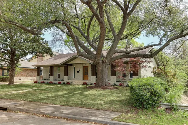 $4,250 | 9962 Larchbrook Drive, Dallas, TX 75238