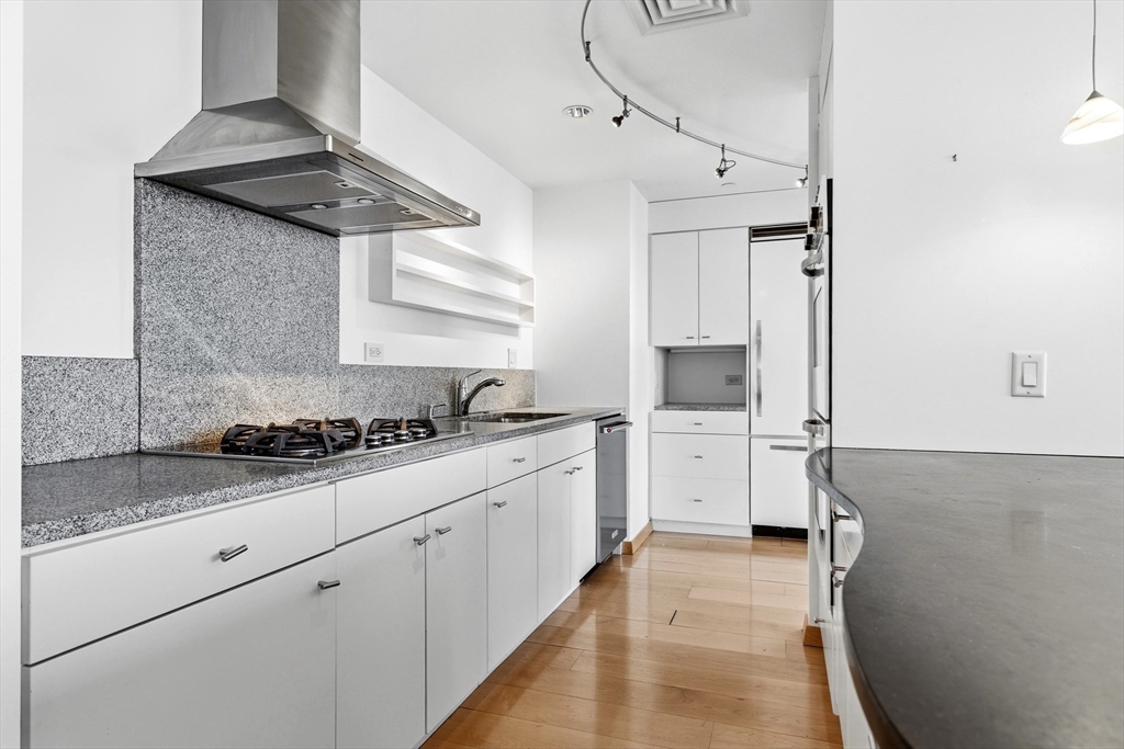 25 Channel Center Street, Unit 1102 Boston, MA 02210 - Photo 11 of 26