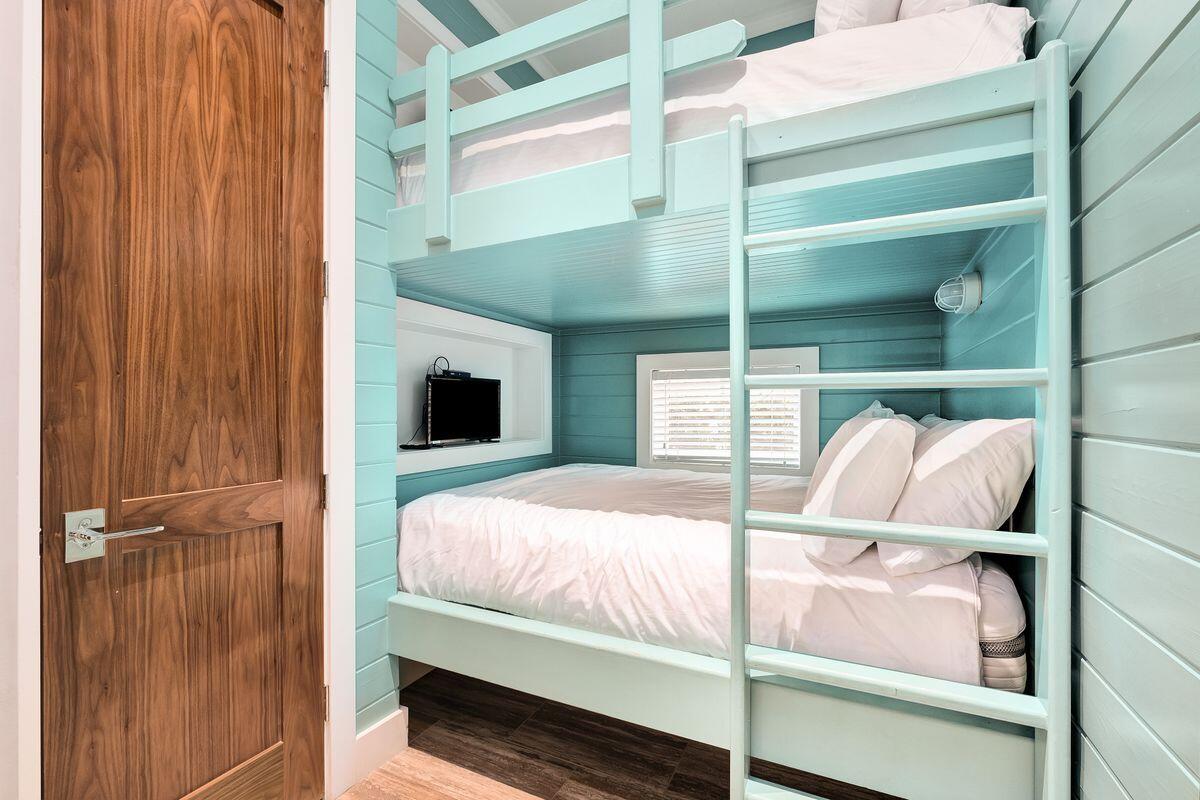 55 Sunfish Street Destin, FL 32541 - Photo 20 of 49 a bedroom with a bed and a window