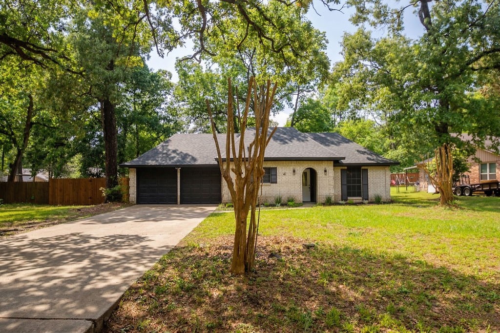 41 Artesia Conroe, TX 77304 - Photo 2 of 17