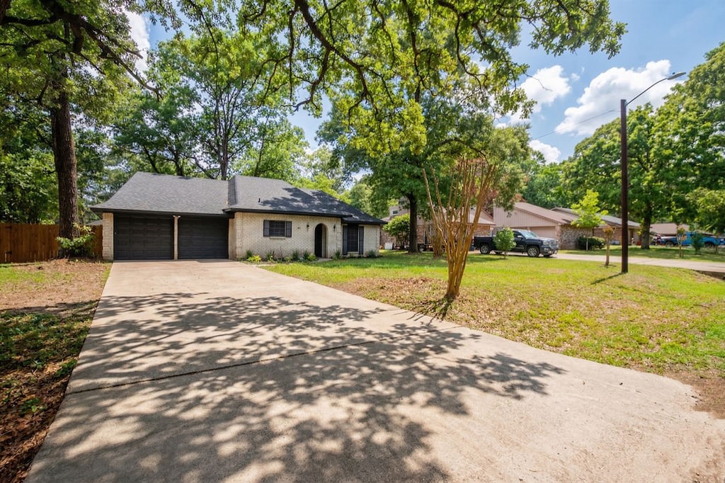 41 Artesia Conroe, TX 77304 - Photo 3 of 17
