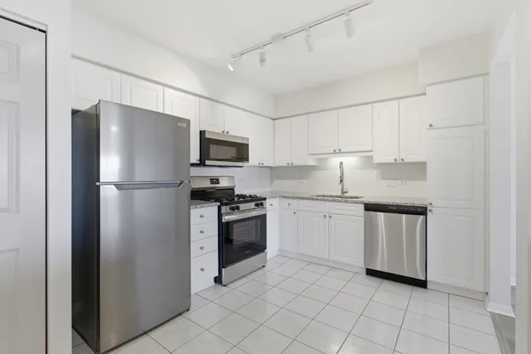 $265,000 | 7051 West Touhy Avenue, Unit 610, Niles, IL 60714