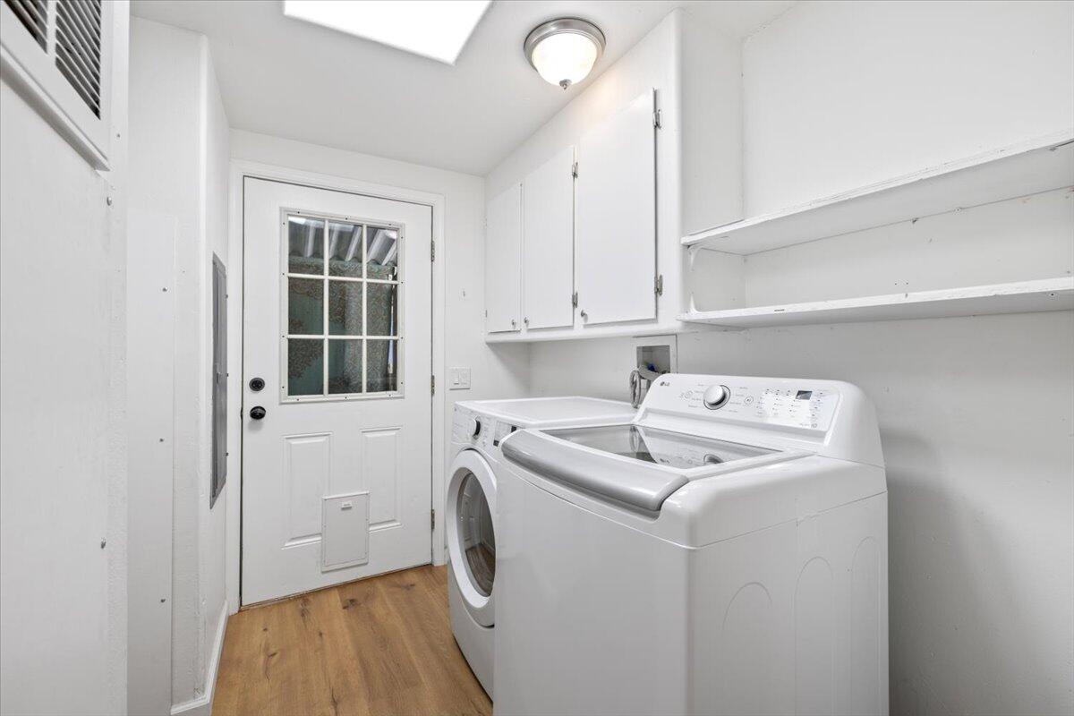 939 South Valley View Road, Unit 12 Ashland, OR 97520 - Photo 15 of 19 a utility room with dryer and washer