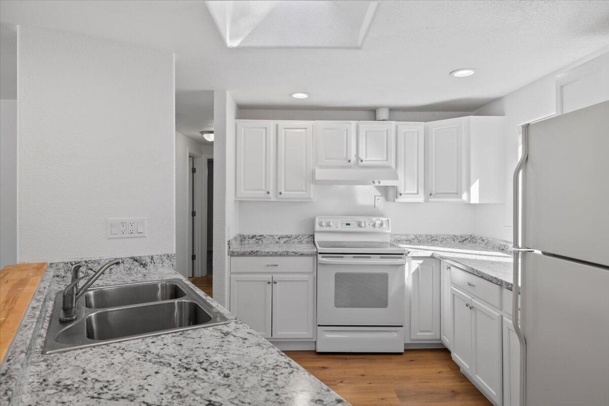 939 South Valley View Road, Unit 12 Ashland, OR 97520 - Photo 5 of 19 a kitchen with a sink stove and refrigerator