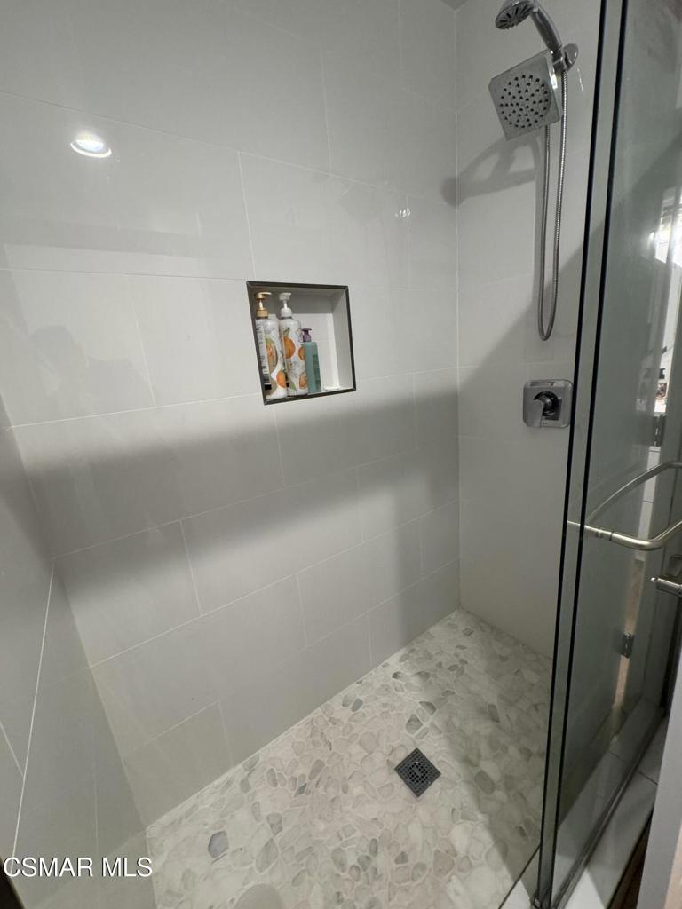 4529 North Canyonlands Road Moorpark, CA 93021 - Photo 9 of 15 a view of a bathroom