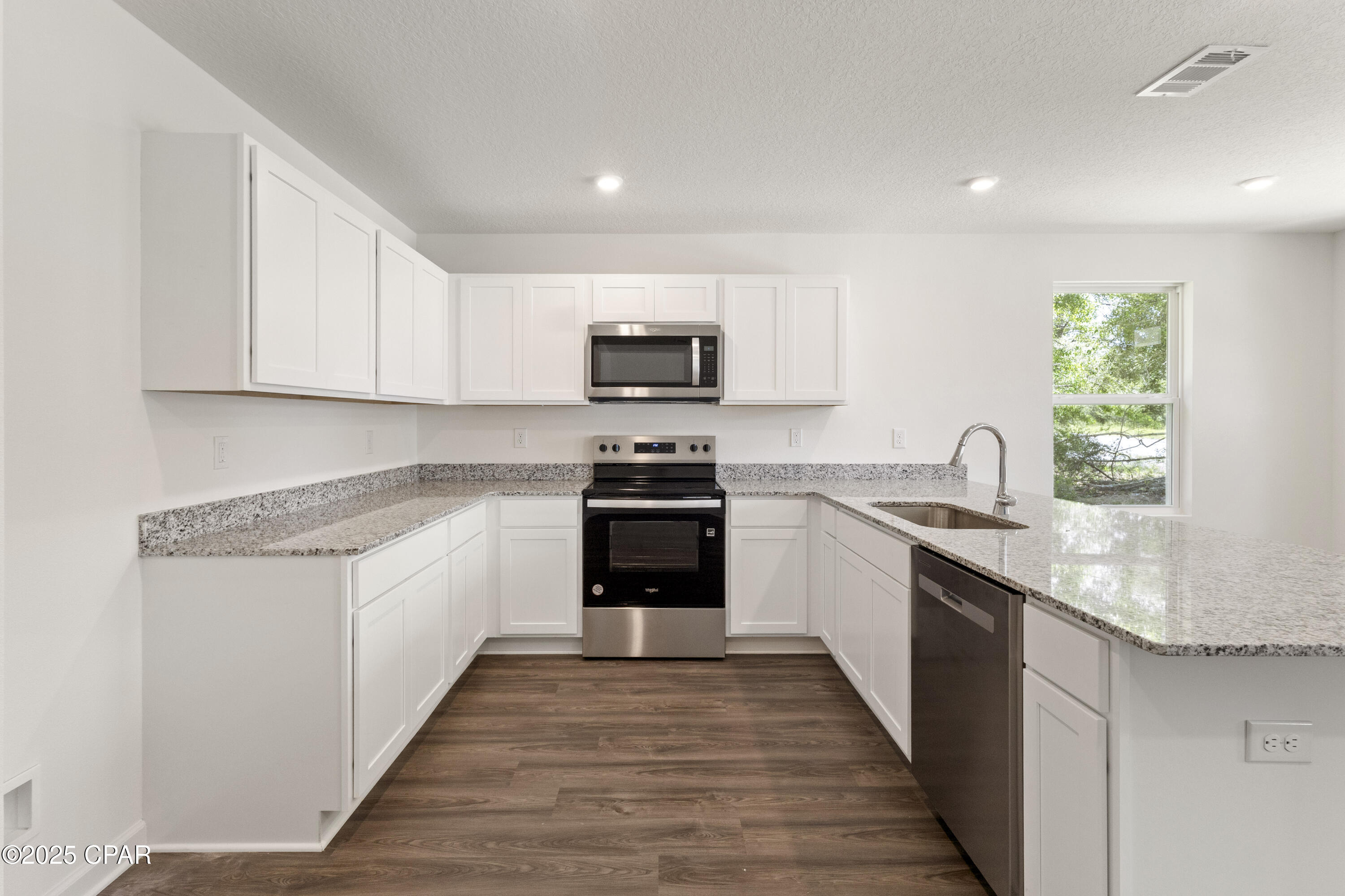 4126 Flint Avenue Chipley, FL 32428 - Photo 3 of 21