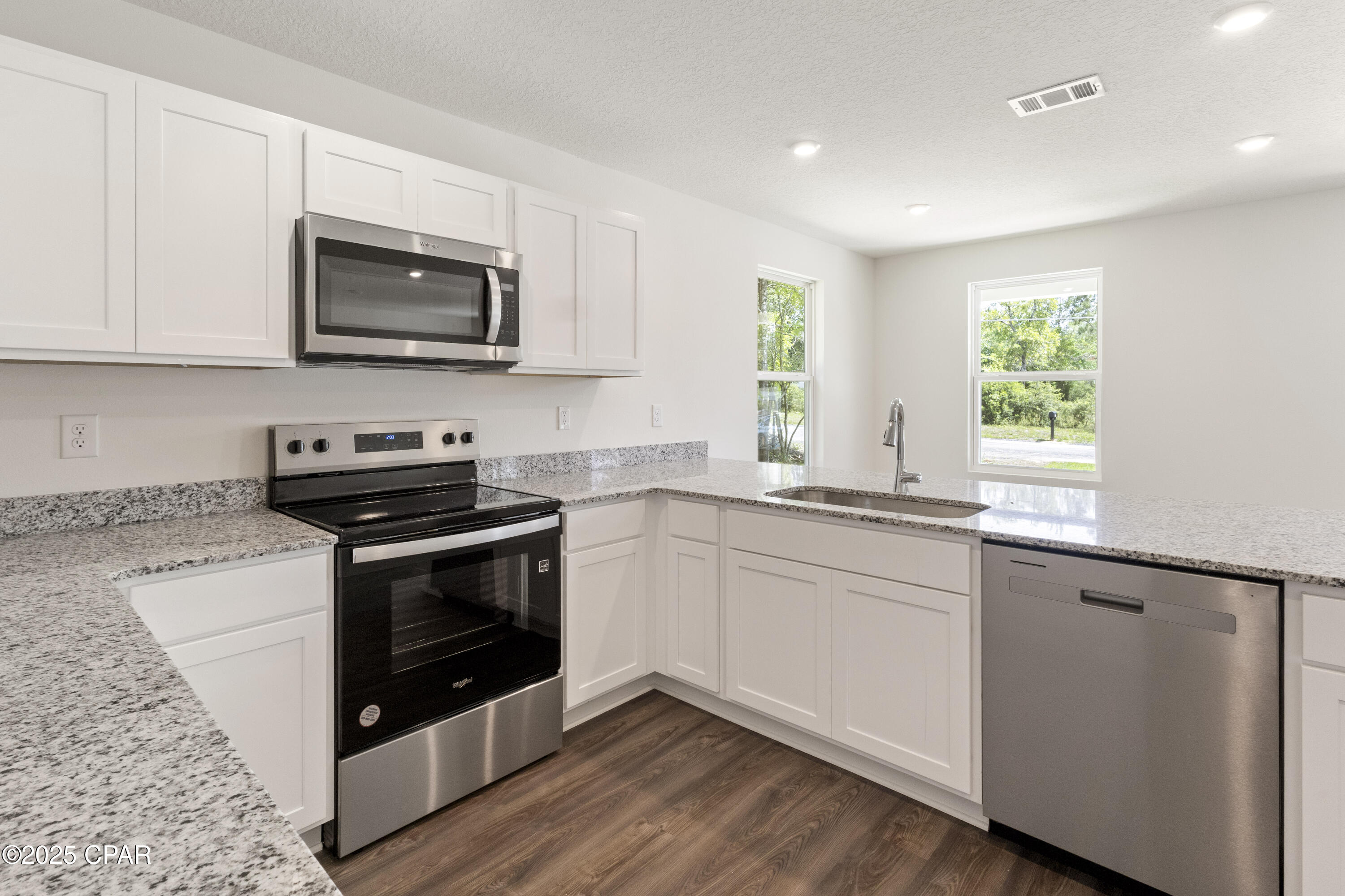 4126 Flint Avenue Chipley, FL 32428 - Photo 4 of 21