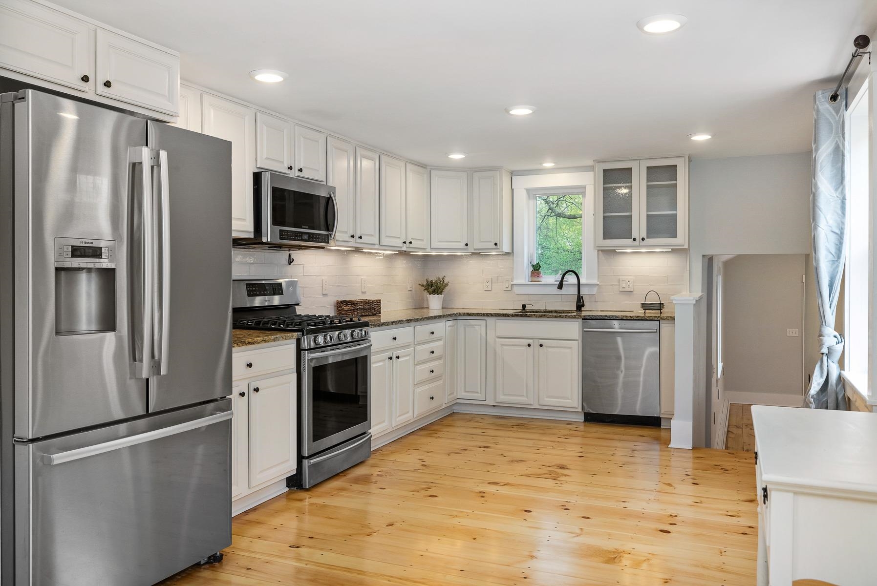 114 Front Street Exeter, NH 03833 - Photo 3 of 33