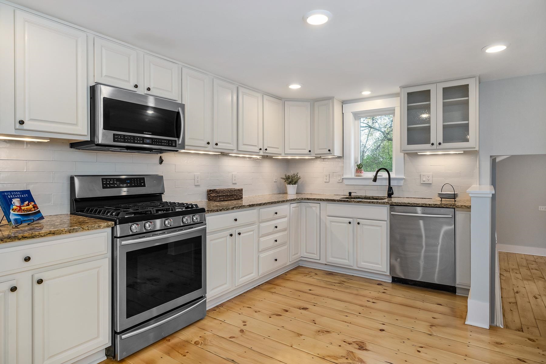 114 Front Street Exeter, NH 03833 - Photo 4 of 33