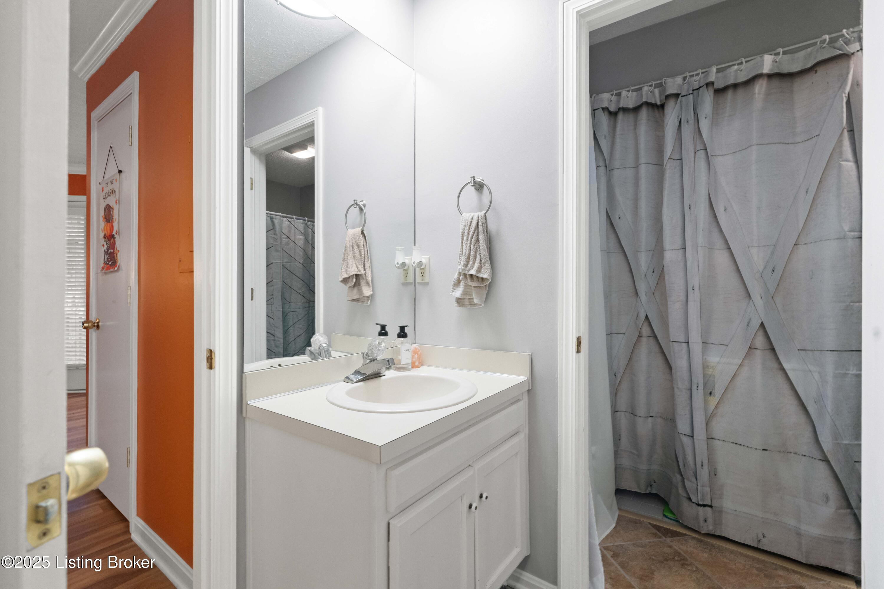 252 Moser Road Louisville, KY 40223 - Photo 24 of 31 DSC05648