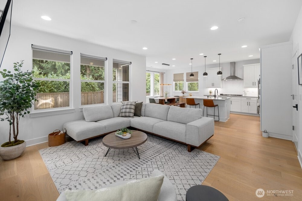 5820 155th Street Southwest Edmonds, WA 98026 - Photo 2 of 39