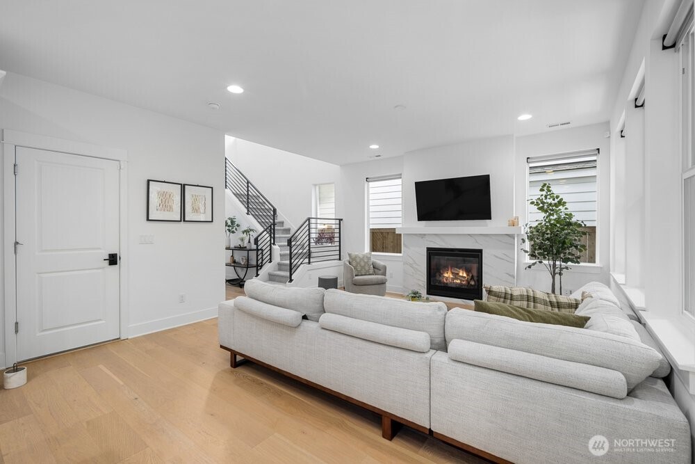 5820 155th Street Southwest Edmonds, WA 98026 - Photo 6 of 39