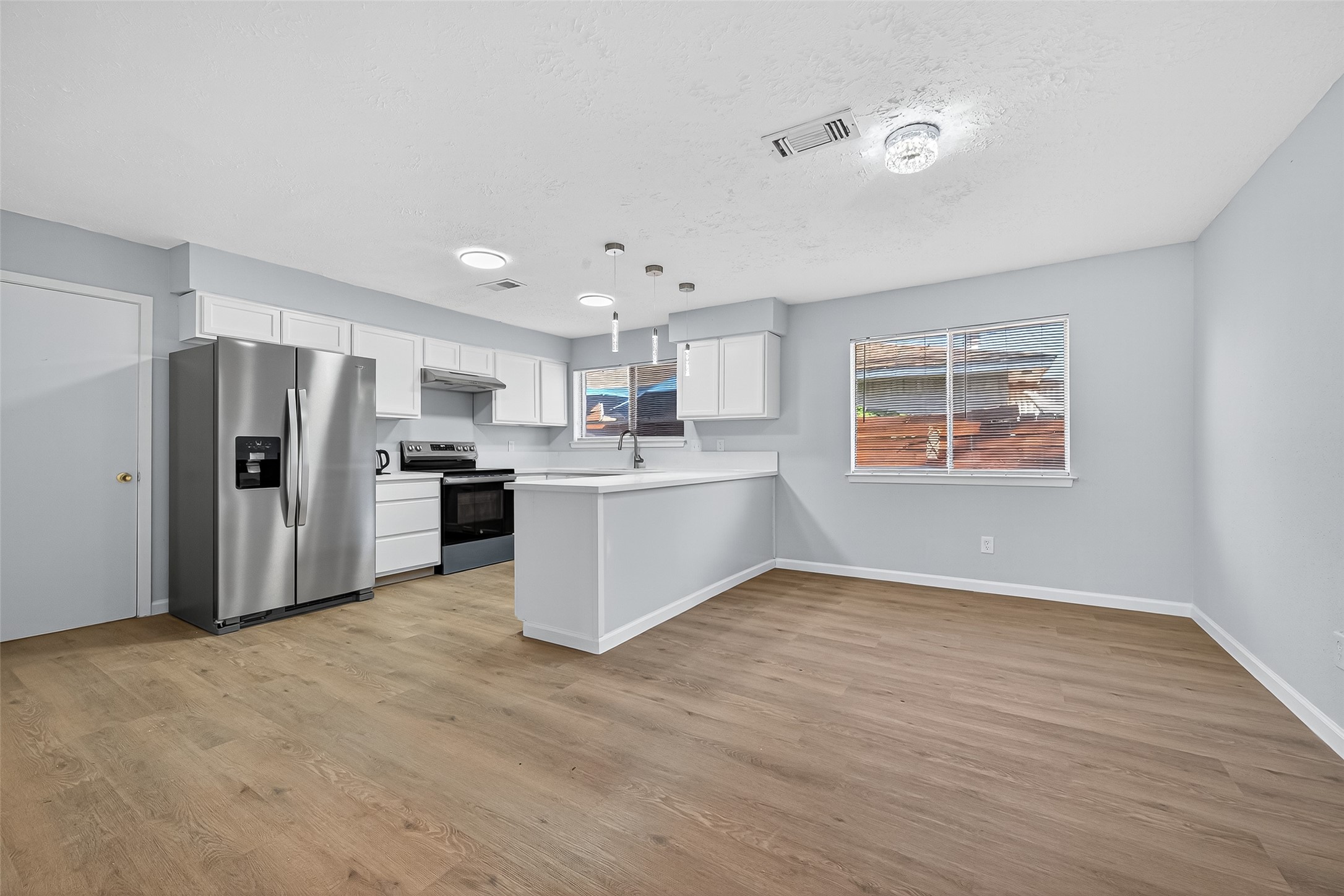 11622 Old Telegraph Road Houston, TX 77067 - Photo 19 of 38 a kitchen with stainless steel appliances a refrigerator and wooden floor