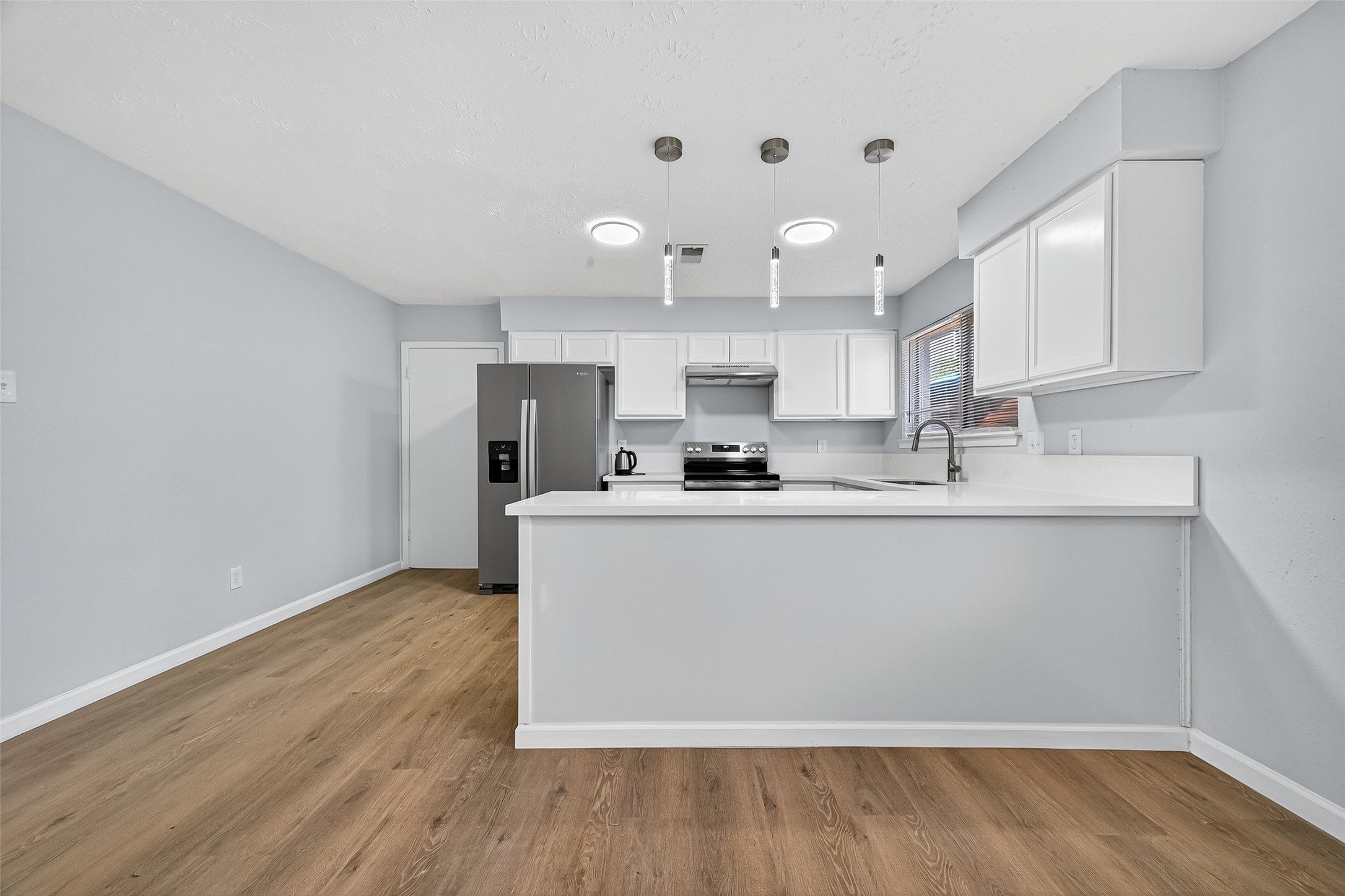11622 Old Telegraph Road Houston, TX 77067 - Photo 21 of 38 a room with wooden floor cabinets and a window