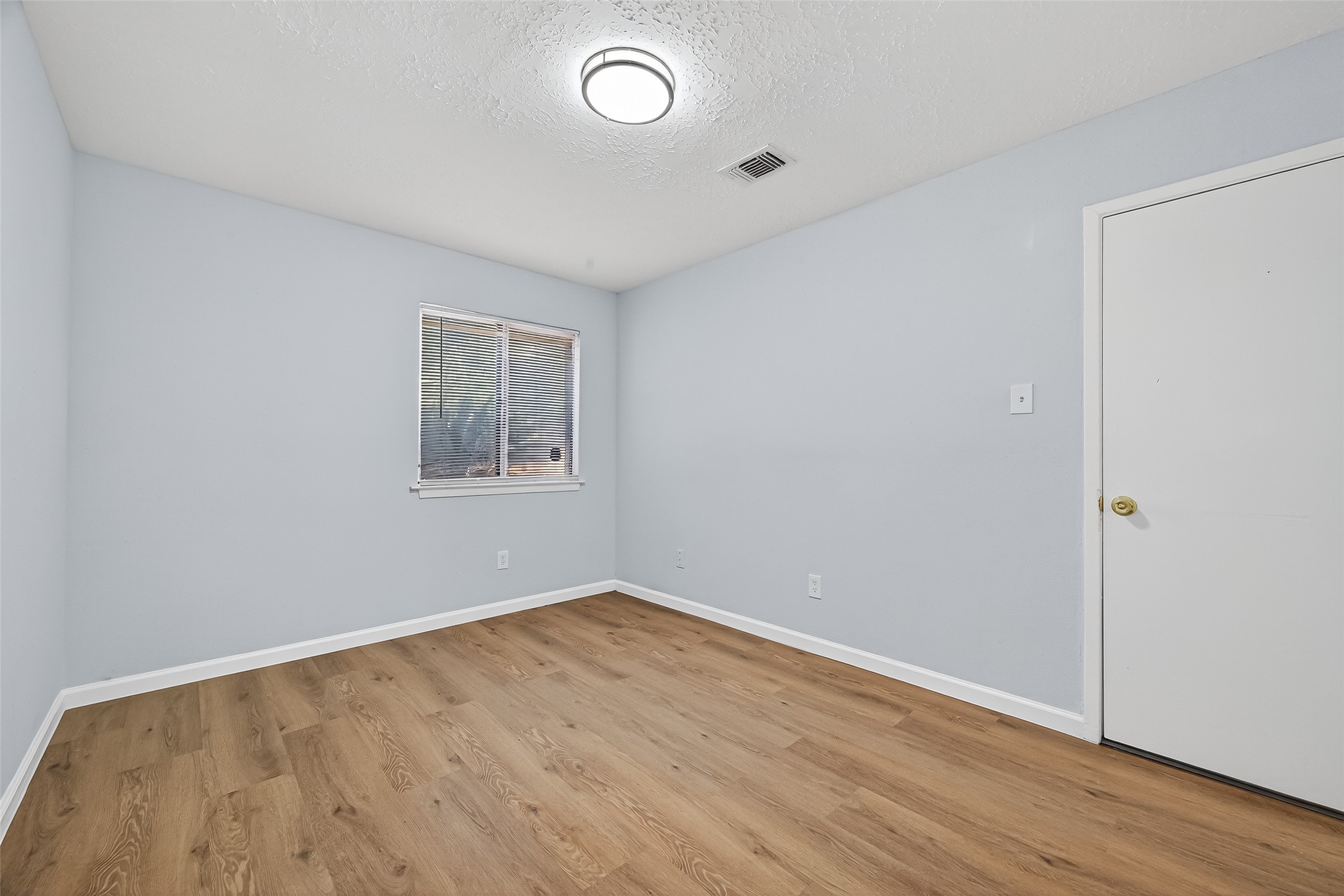 11622 Old Telegraph Road Houston, TX 77067 - Photo 29 of 38 an empty room with wooden floor and windows
