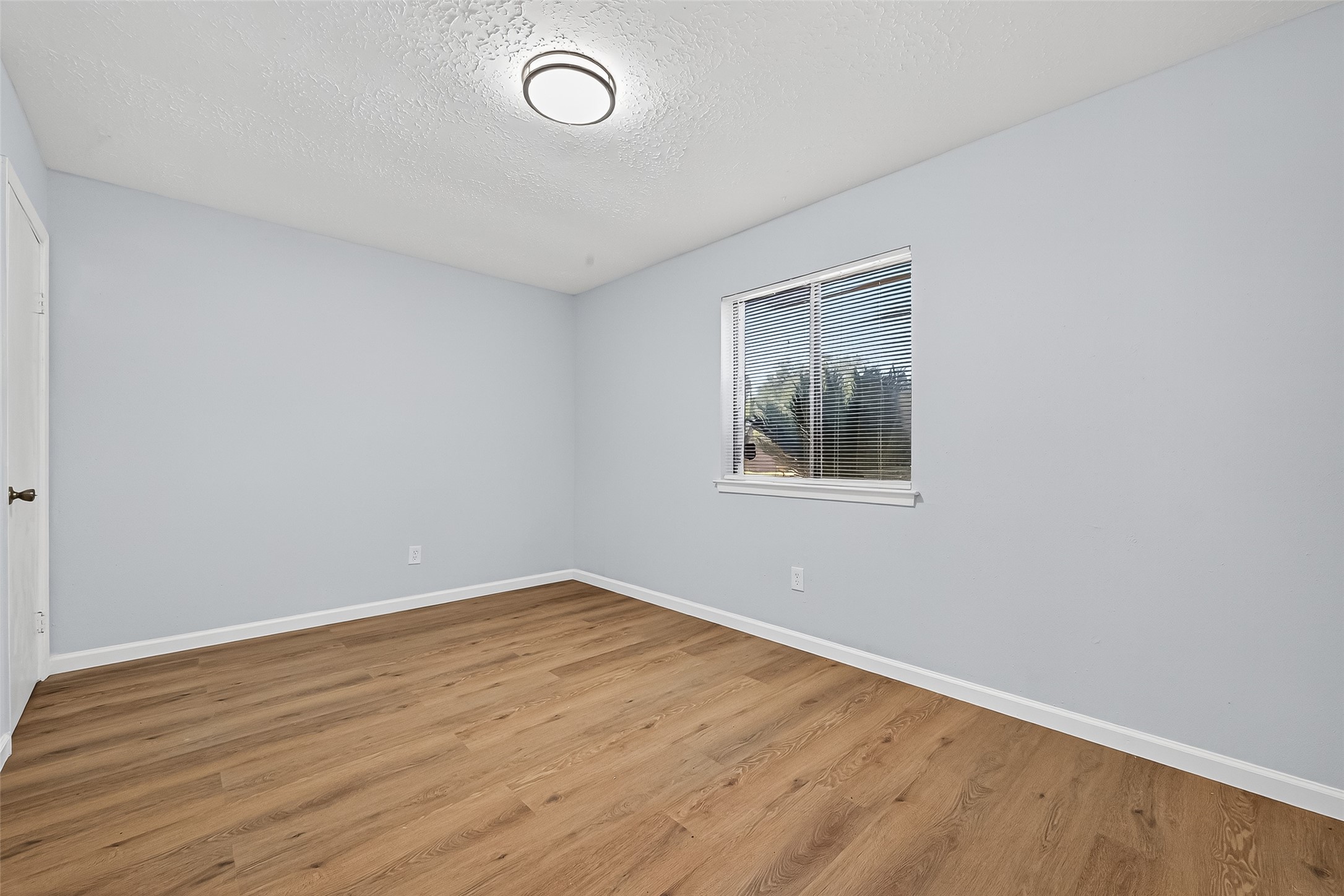 11622 Old Telegraph Road Houston, TX 77067 - Photo 33 of 38 an empty room with wooden floor and windows