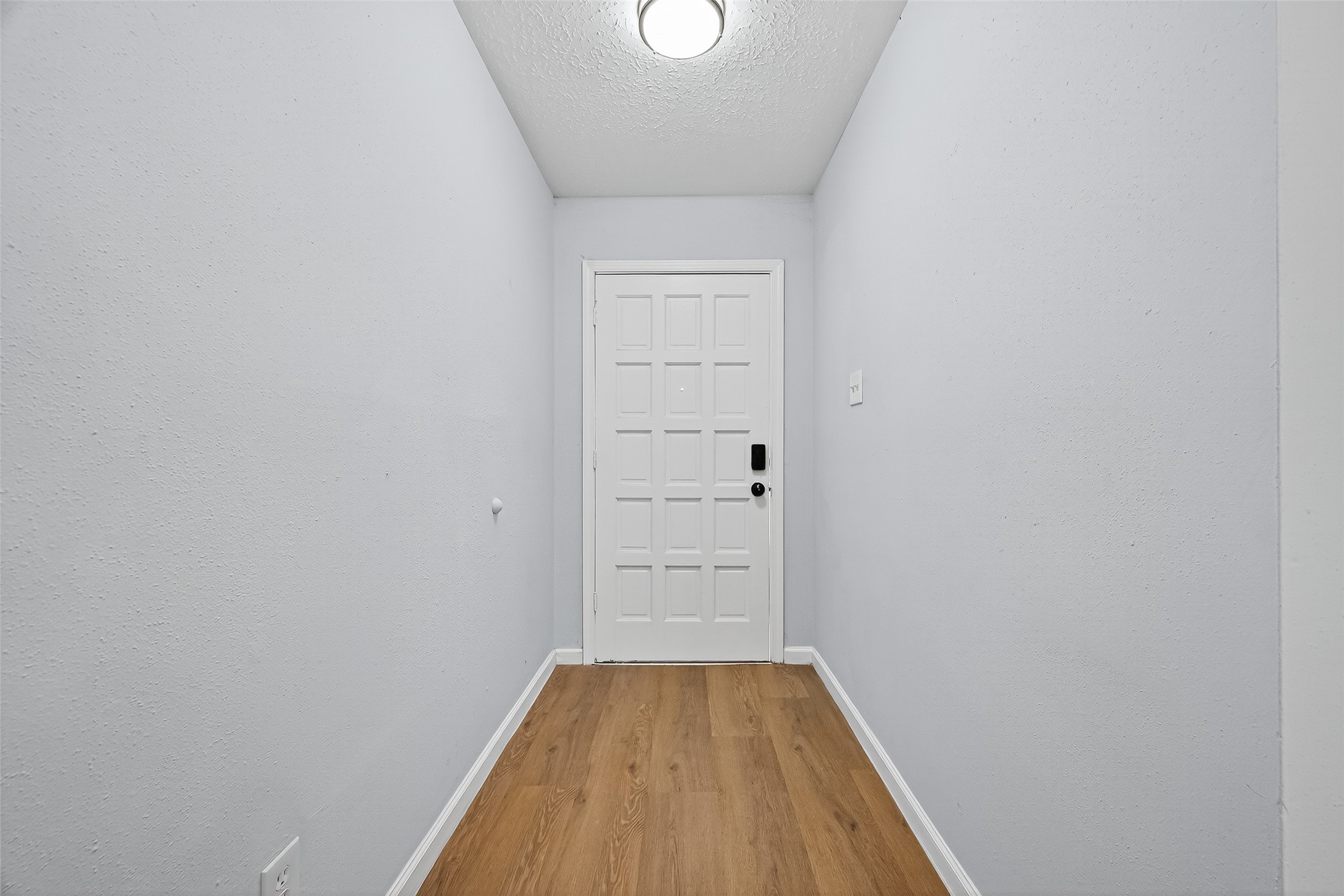 11622 Old Telegraph Road Houston, TX 77067 - Photo 6 of 38 a view of a hallway