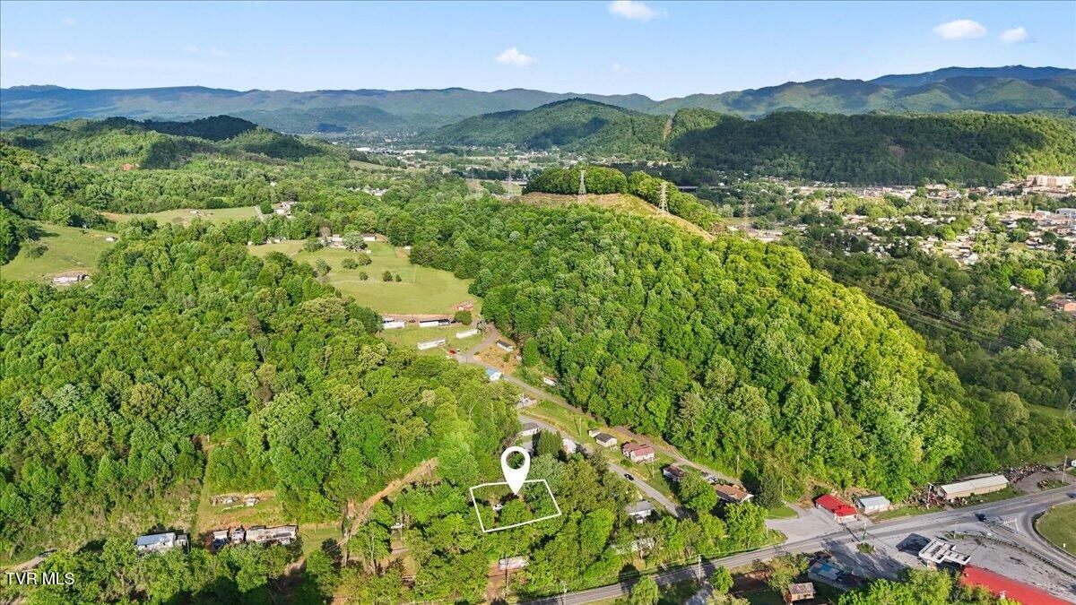 112 Grant Parlier Road Elizabethton, TN 37643 - Photo 11 of 22 11-DJI_20260429182435_0560_D.JPG