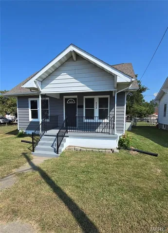 $135,000 | 523 East Acton Avenue, Wood River, IL 62095