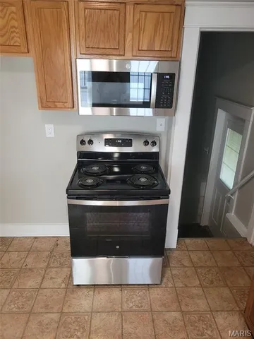 $135,000 | 523 East Acton Avenue, Wood River, IL 62095