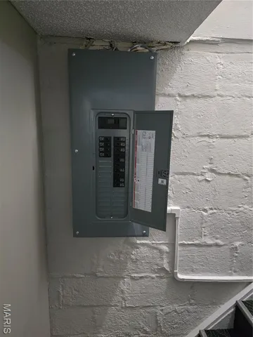 $135,000 | 523 East Acton Avenue, Wood River, IL 62095