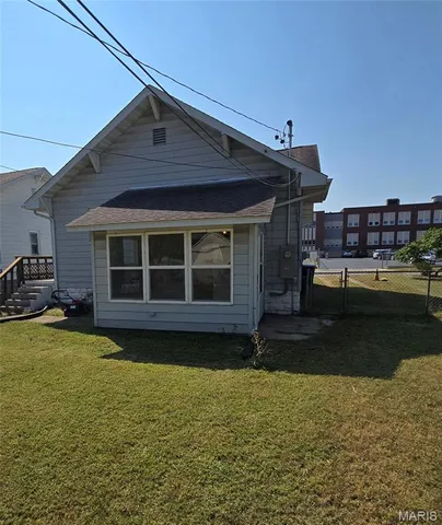 $135,000 | 523 East Acton Avenue, Wood River, IL 62095