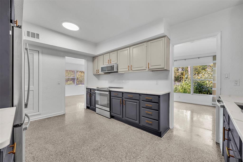 1601 Triangle Avenue Orlando, FL 32806 - Photo 13 of 25