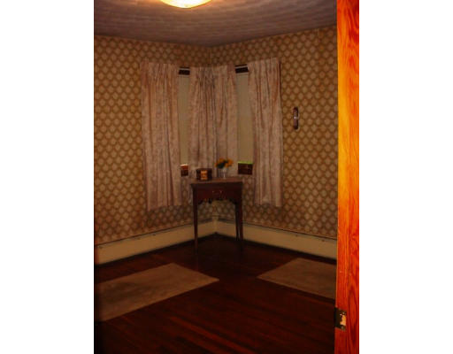 27 Bothnia Street Worcester, MA 01607 - Photo 4 of 8 Gallery Image 4