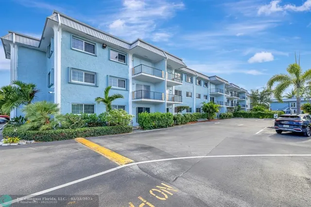 $313,000 | 3004 Northeast 5th Terrace, Unit 208C, Wilton Manors, FL 33334