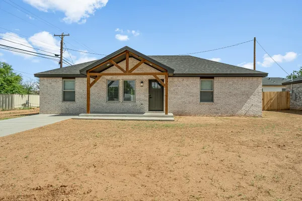 $215,000 | 704 11th Street, Abernathy, TX 79311