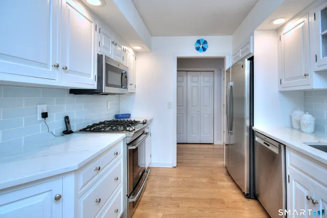 $799,000 | 160 Glengarry Road, Unit 160, Fairfield, CT 06825