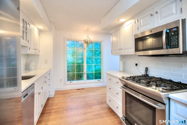 $799,000 | 160 Glengarry Road, Unit 160, Fairfield, CT 06825