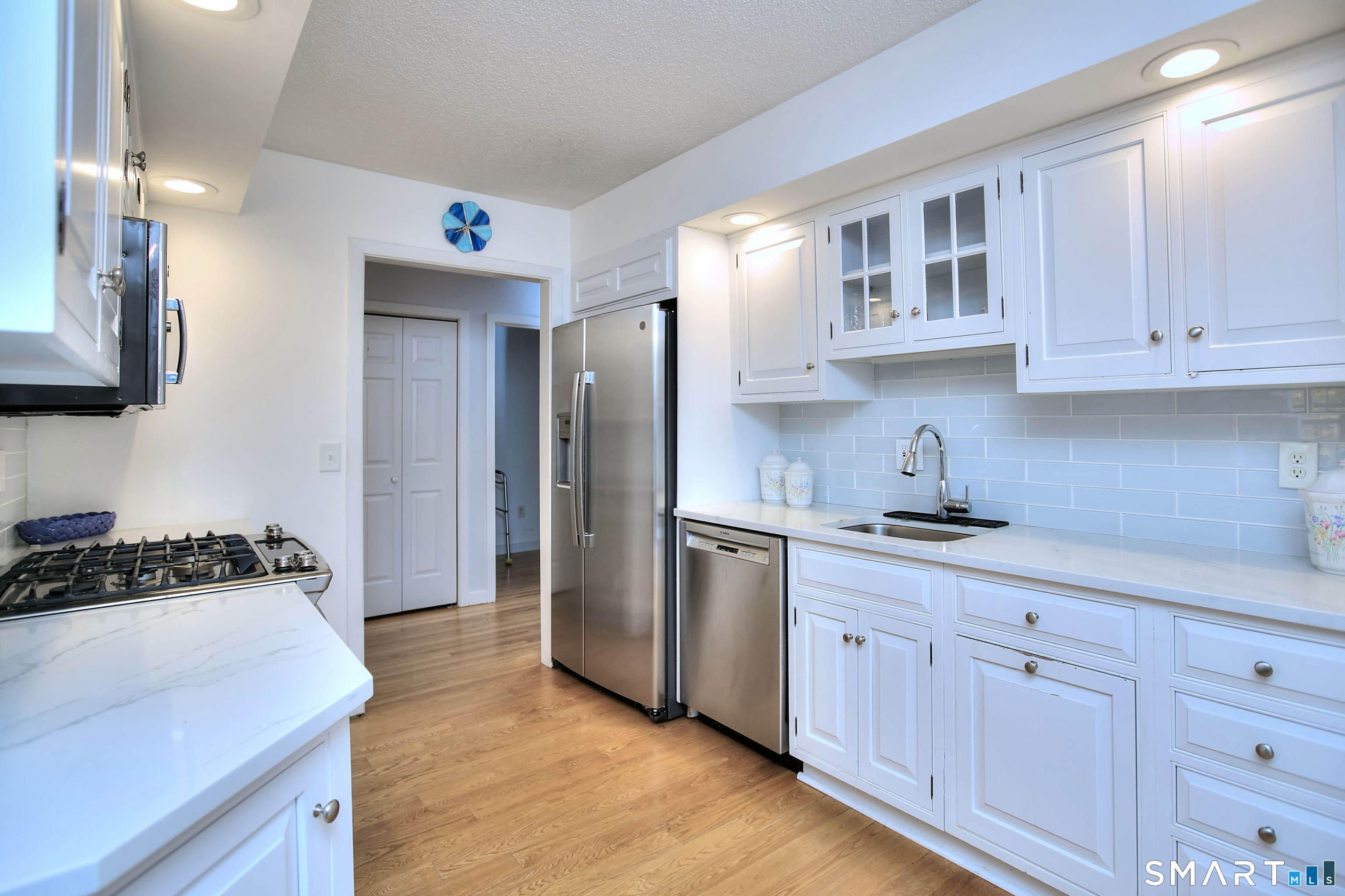 160 Glengarry Road, Unit 160 Fairfield, CT 06825 - Photo 14 of 31 a kitchen with cabinets and stainless steel appliances
