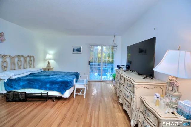 $799,000 | 160 Glengarry Road, Unit 160, Fairfield, CT 06825