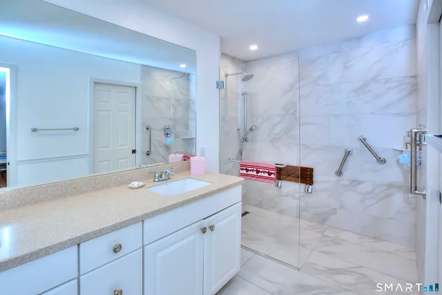 $799,000 | 160 Glengarry Road, Unit 160, Fairfield, CT 06825