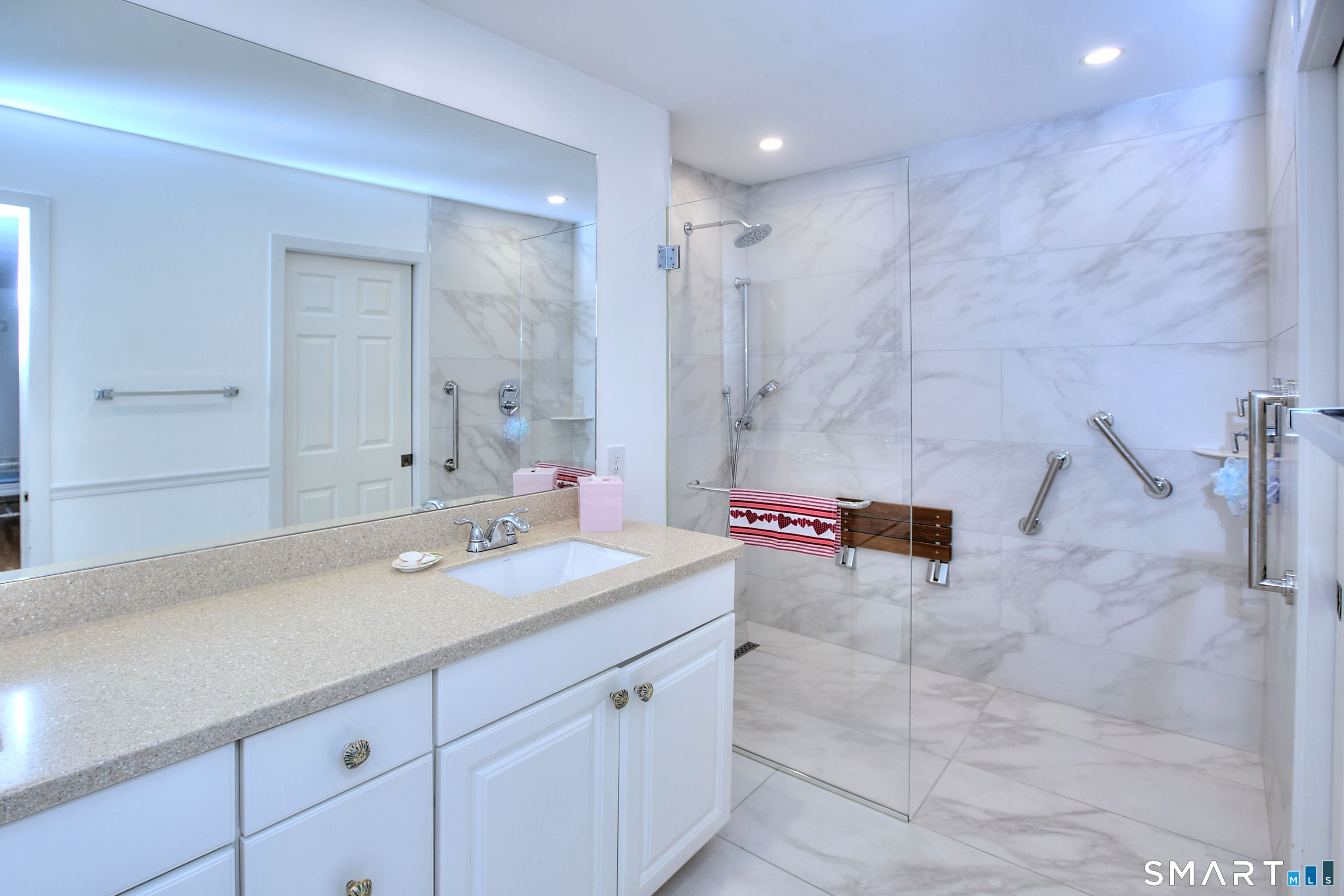 160 Glengarry Road, Unit 160 Fairfield, CT 06825 - Photo 19 of 31 a bathroom with a sink a mirror and a shower