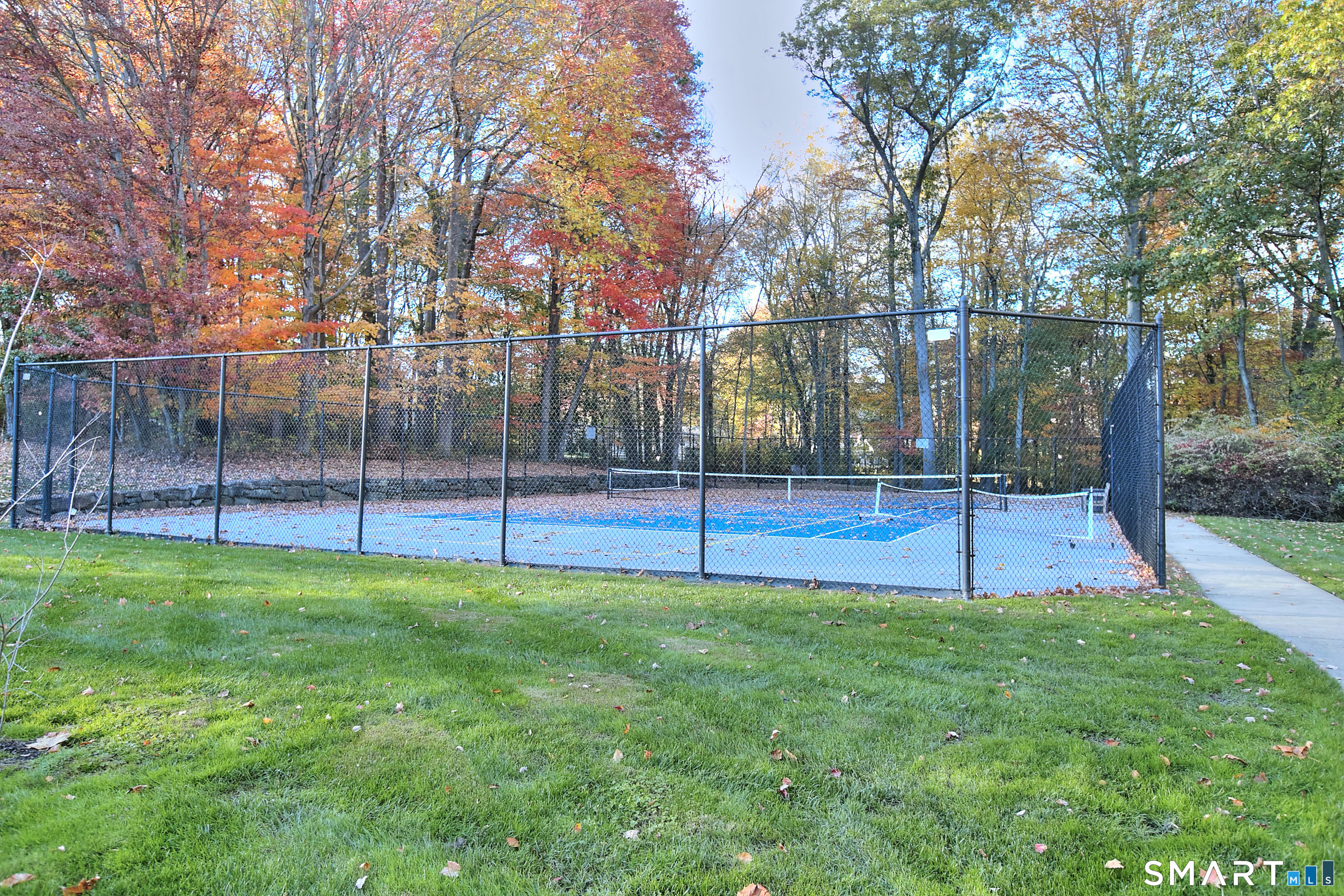 160 Glengarry Road, Unit 160 Fairfield, CT 06825 - Photo 27 of 31 a view of a park with large trees