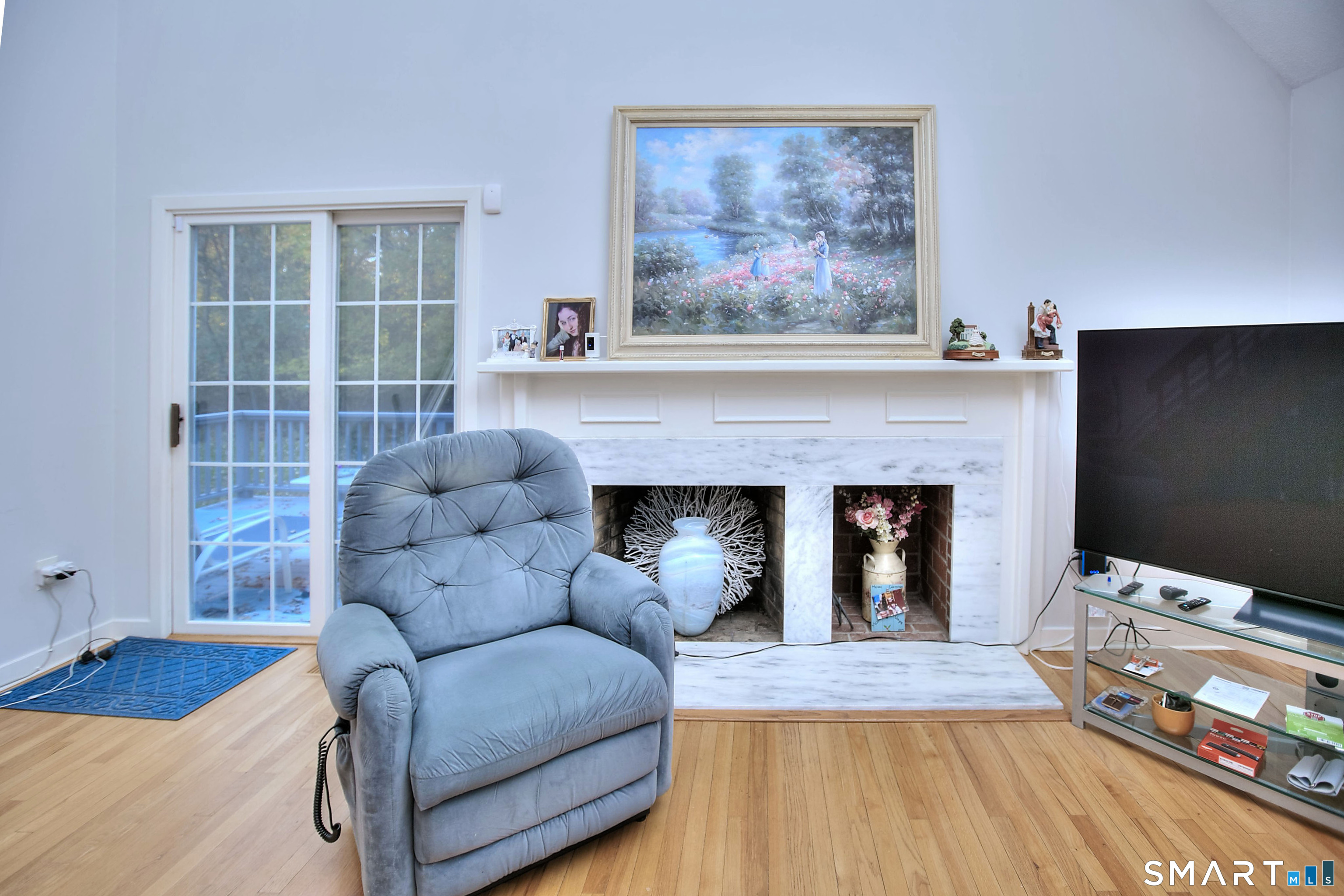 160 Glengarry Road, Unit 160 Fairfield, CT 06825 - Photo 6 of 31 a living room with furniture a flat screen tv and a fireplace